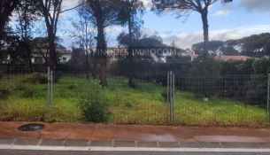 MAGNÍFICA PARCELA EN LA URBANIZACIÓN LA CANYERA