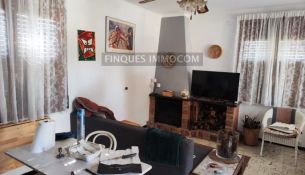 CASA AISLADA EN LA URBANIZACIÓN LA CANYERA