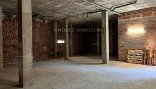 Local comercial en venda a Llagostera de 183 m²